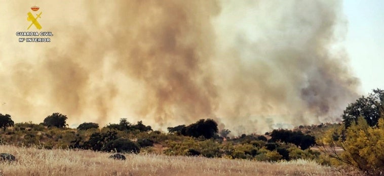 El incendio de Monterrubio fue originado por el conductor de una cosechadora que carecía de la declaración responsable